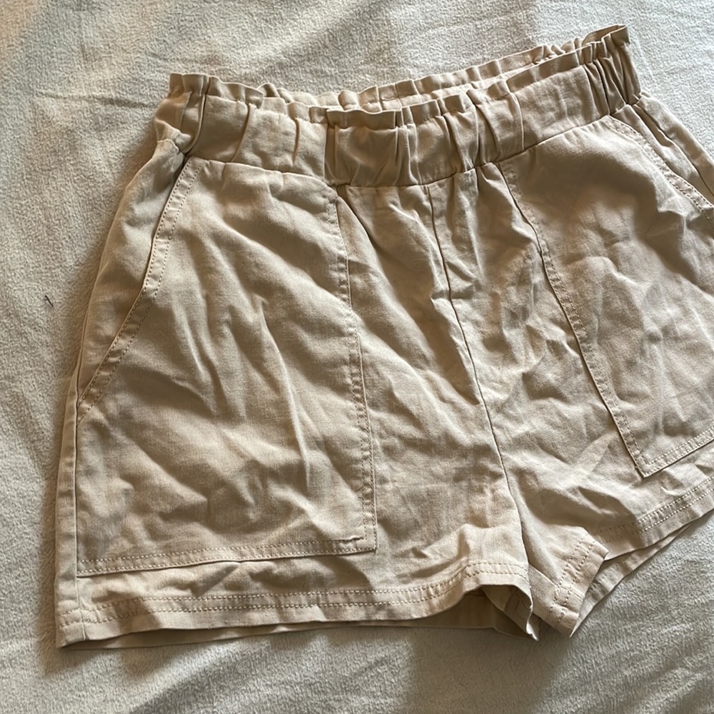 Beige cargo shorts